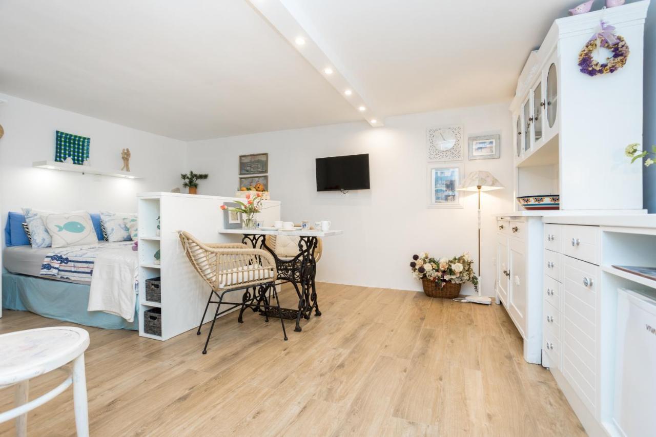 Charming Studio Apartment At House Rustica With Terrace And Nearby Parking Punat Luaran gambar
