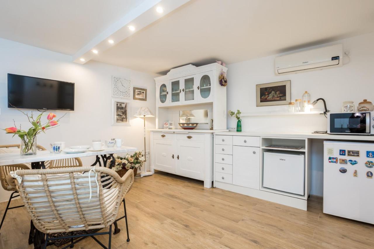 Charming Studio Apartment At House Rustica With Terrace And Nearby Parking Punat Luaran gambar