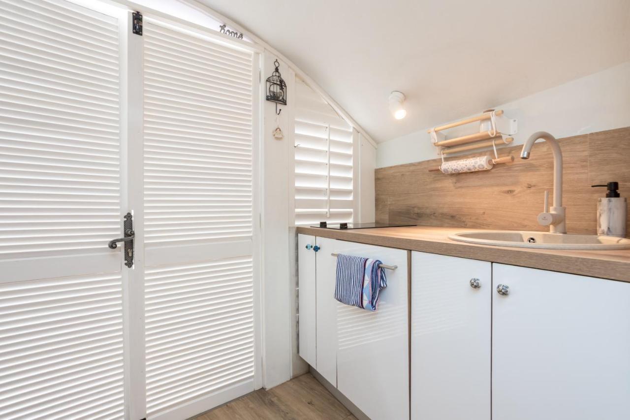 Charming Studio Apartment At House Rustica With Terrace And Nearby Parking Punat Luaran gambar