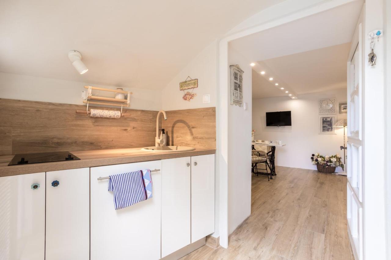 Charming Studio Apartment At House Rustica With Terrace And Nearby Parking Punat Luaran gambar