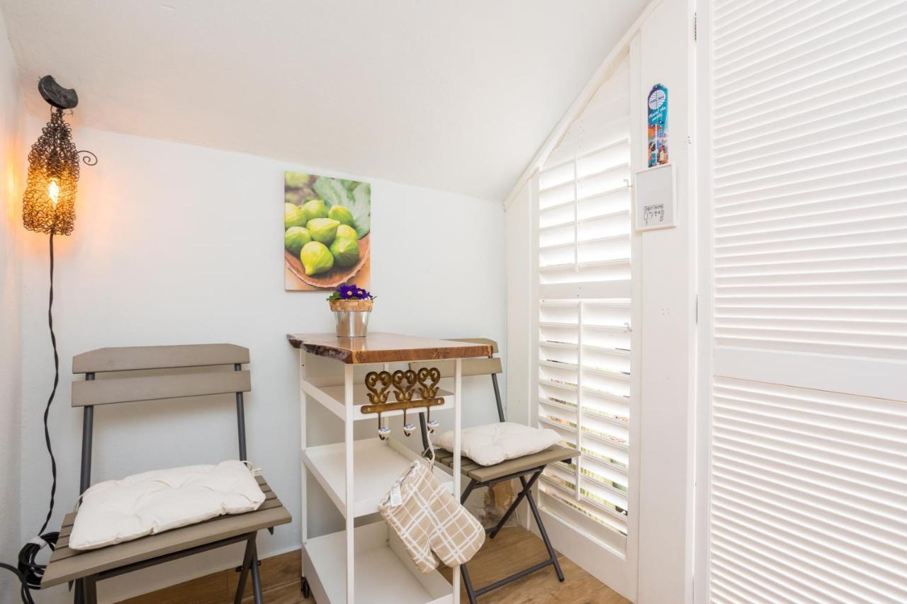 Charming Studio Apartment At House Rustica With Terrace And Nearby Parking Punat Luaran gambar