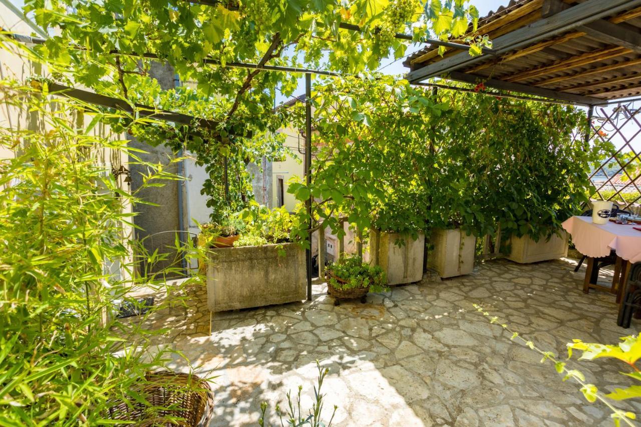Charming Studio Apartment At House Rustica With Terrace And Nearby Parking Punat Luaran gambar