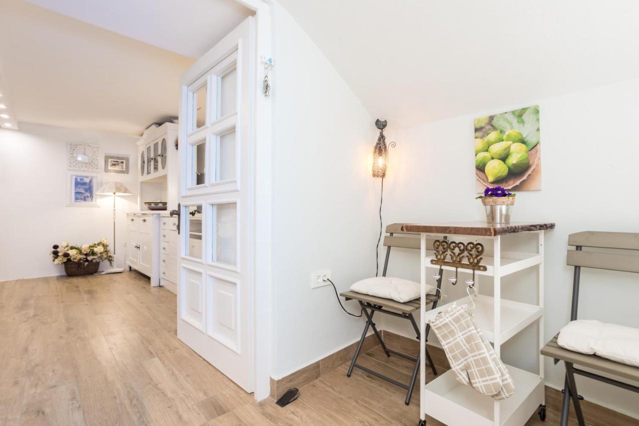 Charming Studio Apartment At House Rustica With Terrace And Nearby Parking Punat Luaran gambar