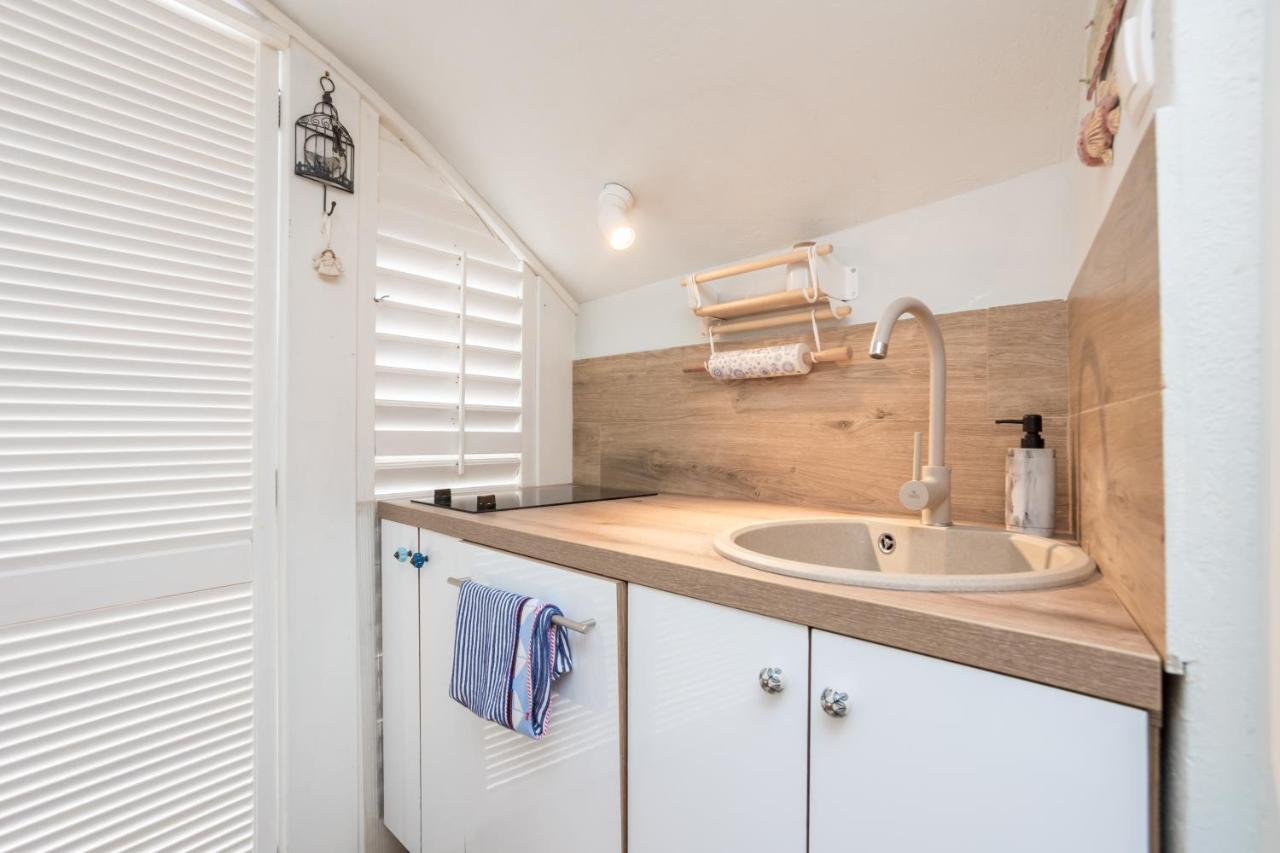 Charming Studio Apartment At House Rustica With Terrace And Nearby Parking Punat Luaran gambar