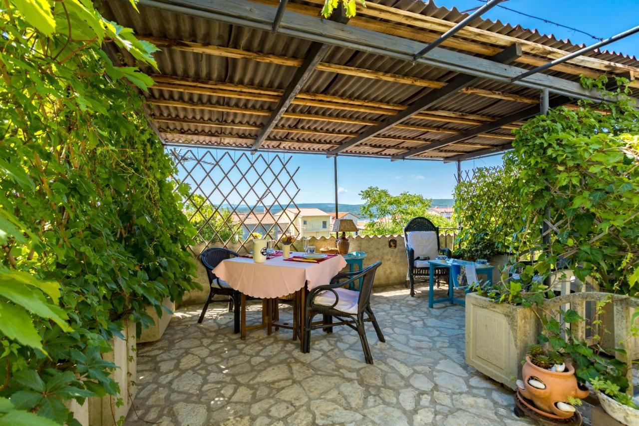 Charming Studio Apartment At House Rustica With Terrace And Nearby Parking Punat Luaran gambar